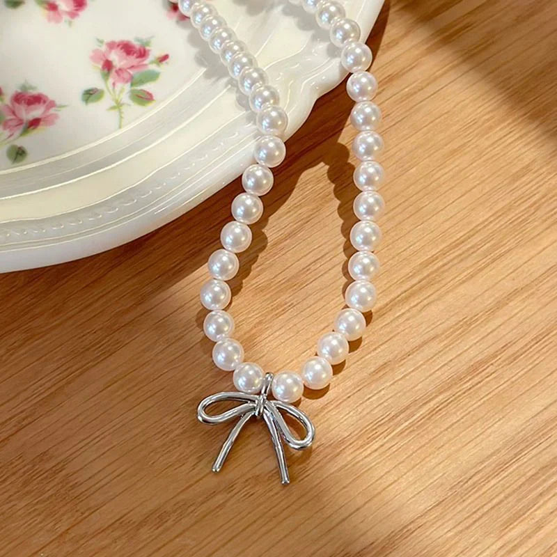 Niche Temperament Bow Pearl Necklace